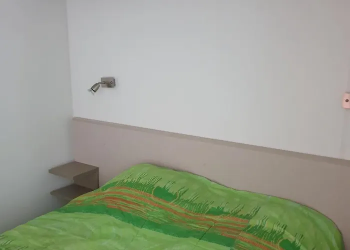 A Avec Piscine Partagee Σπίτι διακοπών